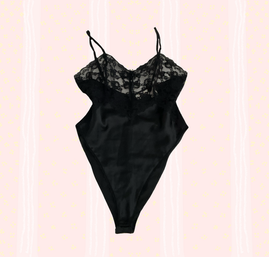 🖤Preloved Vintage Victoria’s Secret black lace bodysuit🖤