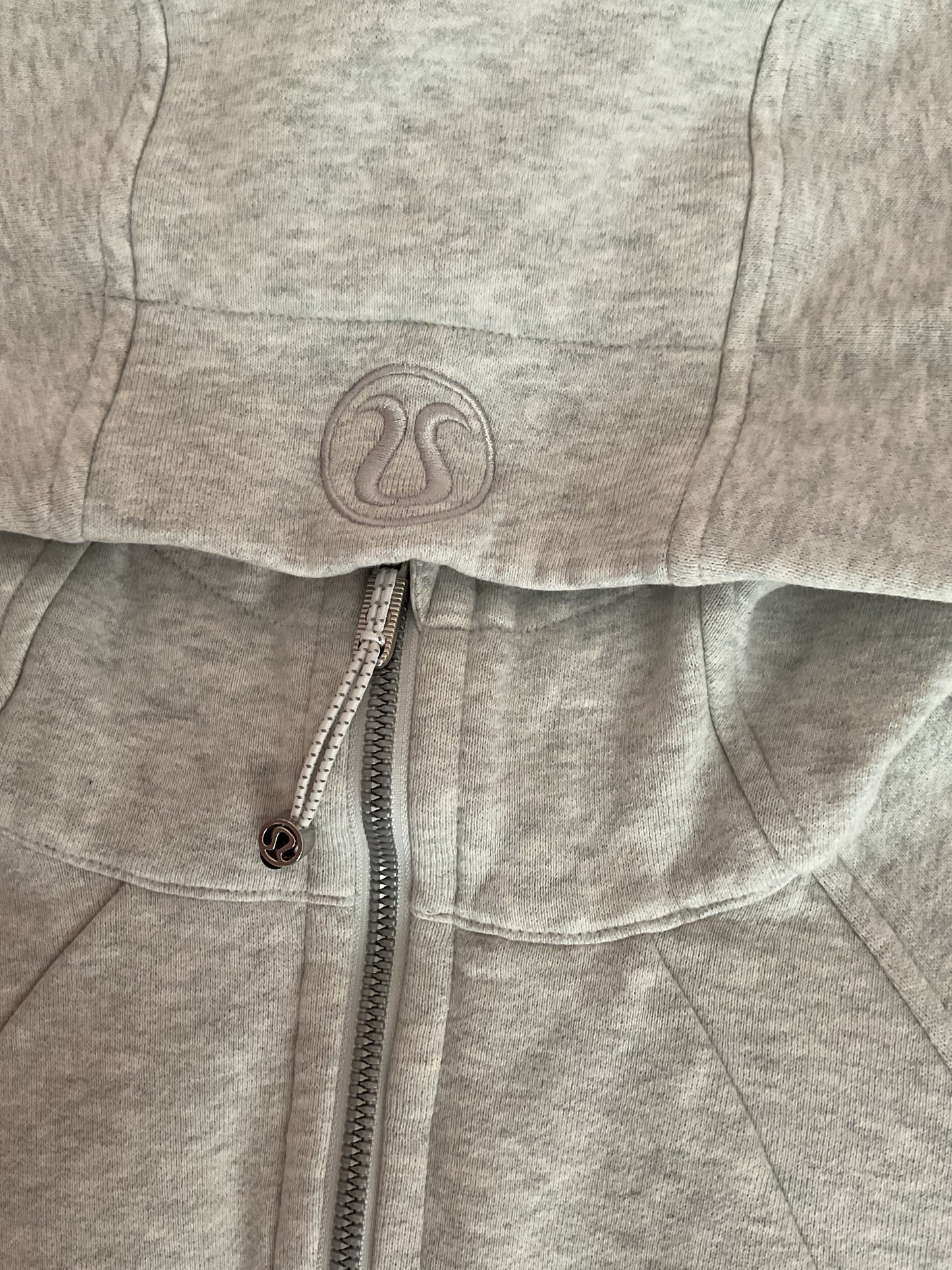 🩶Preloved Lululemon Grey Scuba🩶